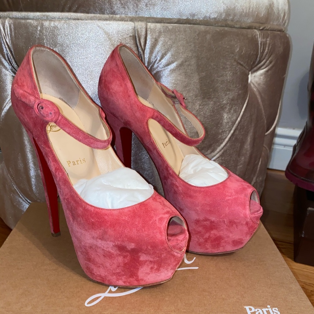 Louboutin high heel limited edition!